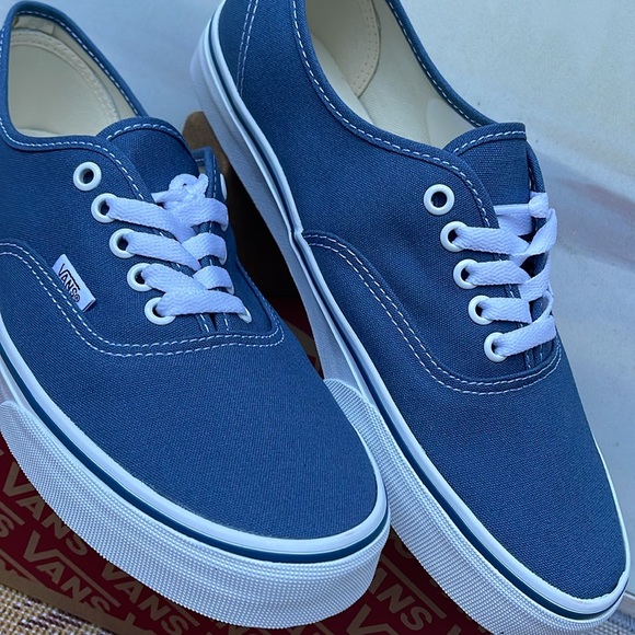 Vans WMNS Authentic Navy
VN000EE3NVY
Sneakers - Picture 8 of 16
